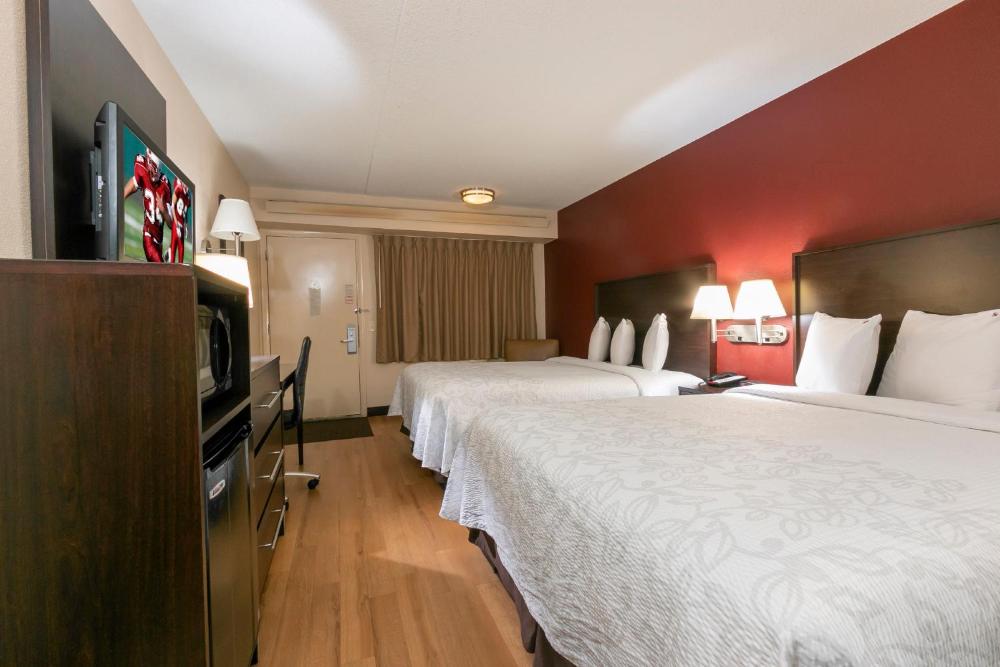 Deluxe Room with Two Double Beds Smoke Free interior